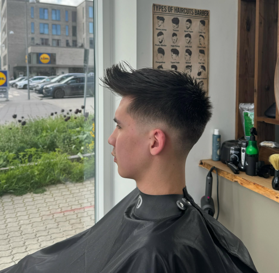 Skin fade med tekstur i toppen